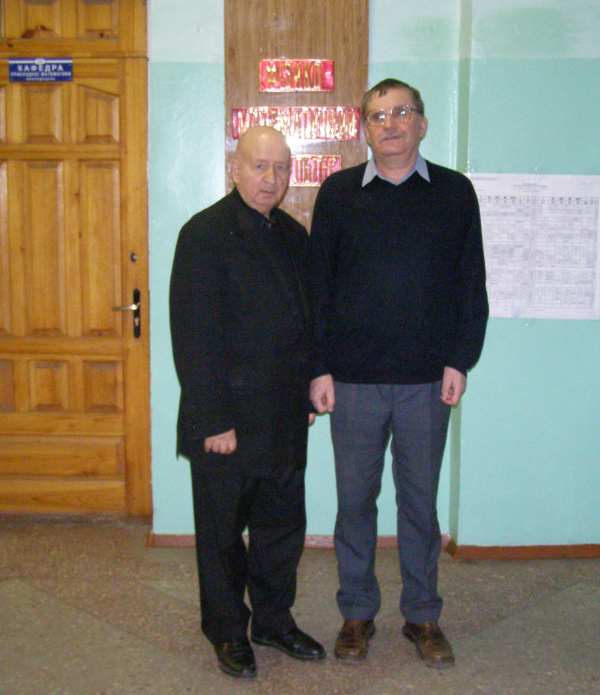 Професори кафедри прикладної математики Б.Л.&nbsp;Дратвер та А.М.&nbsp;Плічко, 2007 рік